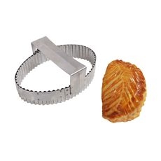 Stainless Steel Pastry Cutter with Handle, 6.6 x 4.7 x 0.2 inch