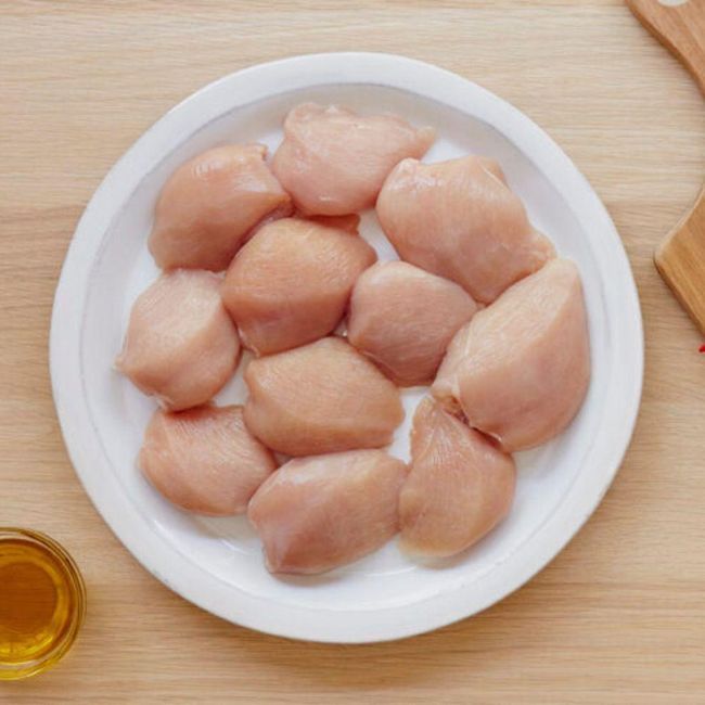 Exceldor Boneless Chicken Breast Pieces, 16 To 20 Kg